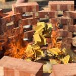 新業(yè)團隊抱著虔誠、喜悅的心，期許內(nèi)心的想望與希冀被聽見，祈願工程平安順利。