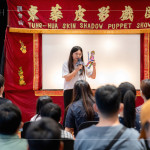 由東華皮影劇團(tuán)自製的獨(dú)特『紙影戲偶』–孫悟空、鐵扇公主、牛魔王造型，作為當(dāng)天伴手禮之一，讓大朋友與小朋友動(dòng)動(dòng)手指彩繪與DIY。