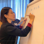 討論激勵部屬技巧，透過外在、內(nèi)在、有形、無形的方式，搭配結構化的管理行為，不僅可鼓勵部屬向前的動力，更可凝聚團隊團結力。