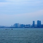 金門有許多小島，往來需乘船，儼然是一座海都。至金城鎮(zhèn)「水頭碼頭」搭船後，熟悉地理的夥伴遙指遠方，大夥兒才發(fā)現(xiàn)原來廈門離我們?nèi)绱讼嘟?>
										<div   id=