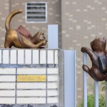 《上學趣》─莘莘學子在求學過程中，除了吸收新知外，與同儕彼此提攜、照應、互助，也是一個學生時期歡樂的記憶。