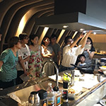 大家都好認(rèn)真聽講且主動(dòng)筆記下來！