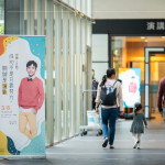 新業(yè)名人講堂邀請來自各領(lǐng)域的職人，分享各自的精采故事，跟著他們的腳步穿梭在多樣色彩的旅程中。