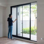 細(xì)心檢查窗戶開關(guān)是否順暢，窗框有無損傷，層層守護(hù)，讓住戶擁有安心舒適的居家生活。