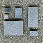 「會(huì)喝水的人行道」－新業(yè)利用環(huán)保材質(zhì)的透水磚特性，許多的細(xì)小孔洞讓多餘的雨水可滲入土地，以達(dá)到水循環(huán)的作用。