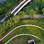 在水岸生活用緩緩的步調(diào)散步， 有時(shí)也能俯拾筏子溪畔垂釣人們的悠閒風(fēng)景