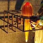 琥珀色的琉璃配上溫暖的黃光，彷彿歸家時(shí)心裡熱切的溫度，及充滿溫情的居家氛圍。