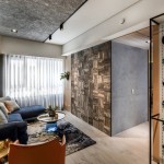 將收藏已久的童玩、公仔或滑板展示在牆面，小心呵護(hù)、擦拭的同時，與孩子充滿童趣的對話就此展開。