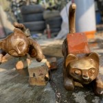 夕陽餘暉照映著臉部神情，透過自然的染色技法，用顏色去豐富、滿足想像。(圖為藝術品化學染色階段)