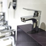 各式各樣的典雅款式，晶瑩剔透的質感，映照出光影的自然流線，實用兼具質感是新業(yè)始終的堅持。