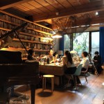 場(chǎng)勘那天，在一盞暈黃的燈光下，我們聚集了許多熱情的想法，眾人的靈感彼此交織，讓漂浮的夢(mèng)想更鮮明。