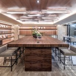 微微的燈光、溫潤的木製長桌，適合在這邊設(shè)一席家宴，誠摯地邀請家人好友，分享美味佳餚，共度每一刻美好時(shí)光。