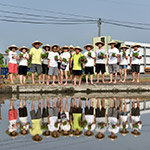 秧苗人手一塊，準(zhǔn)備下田吧。