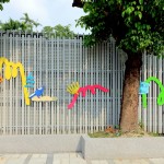 一起踏上這一座座充滿未知的奇幻山丘，一段冒險旅程就要展開，臺灣特有長鬃山羊、藍(lán)腹鷴、梅花鹿…各種小動物們，等著您一探究竟！(圖為成功國小後門右側(cè))