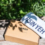 致上新業(yè)設(shè)計(jì)的運(yùn)動(dòng)毛巾，作為運(yùn)動(dòng)時(shí)的常備品，代表著新業(yè)在住戶的每段路程中給予支持並陪伴著。