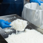 米飯使用「新業(yè)一畝田」-認(rèn)養(yǎng)霧峰小農(nóng)的無毒香米，將這份來自田間的祝福，化為餐桌上溫暖的陪伴，成為善的循環(huán)。