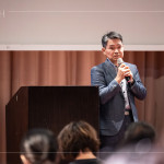 新業(yè)建設(shè)邱正光副總經(jīng)理帶領(lǐng)新業(yè)職人團(tuán)隊(duì)，透過說明會(huì)與住戶對(duì)話，展現(xiàn)公司對(duì)客戶溝通的高度重視與責(zé)任感。