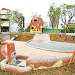 1樓戶外由日籍大師設(shè)計(jì)，遊樂場結(jié)合藝術(shù)及在地特色。