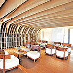 2樓閱覽室、輕食區(qū)皆設(shè)計(jì)曲面天花板，象徵林中之樹。