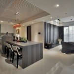 垂墜感的吊燈為整體空間注入一股熱情，溫煦而不熾熱，高雅而獨(dú)具品味，如妳低調(diào)沉穩(wěn)的個(gè)性