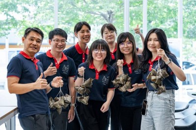 新業(yè)建設(shè)包粽、淨(jìng)溪、分享愛 推動公益從身邊做起